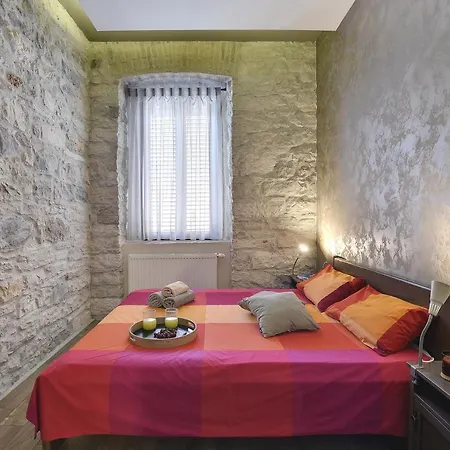 Mimoza Old Town Apartment