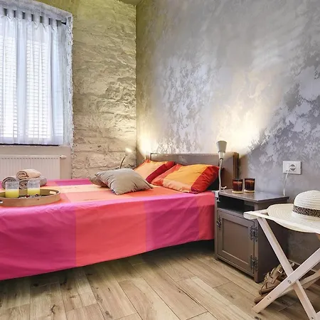 Mimoza Old Town Apartment