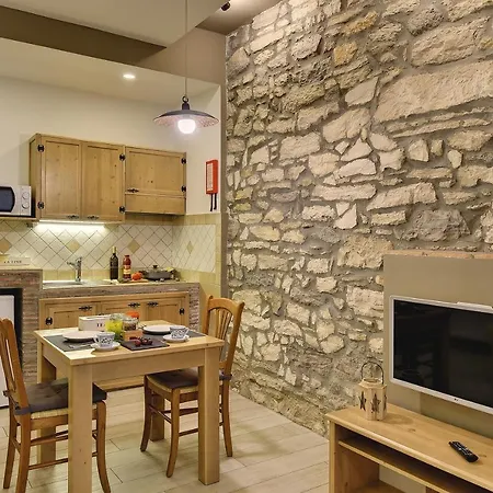 Mimoza Old Town Apartment