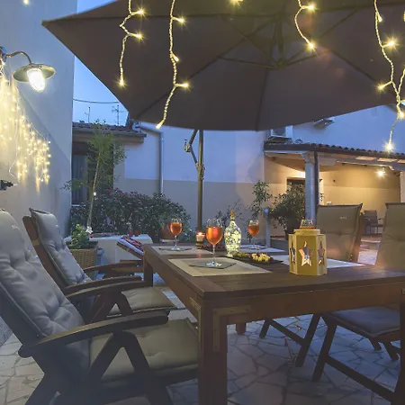 Mimoza Old Town Apartment