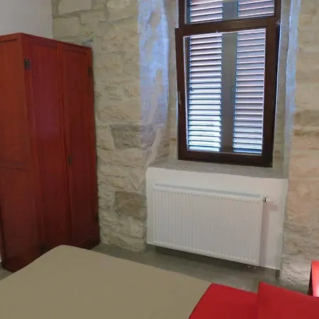 Mimoza Old Town Apartment